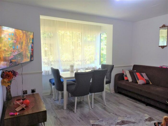 1 Bedroom Flat To Rent In Bulls Moor Lane, EN1