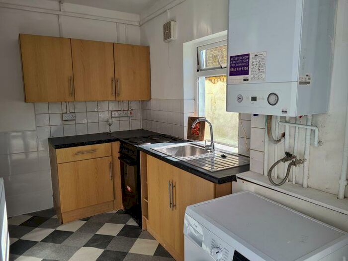 Flat To Rent In Redan Road, Aldershot, GU12