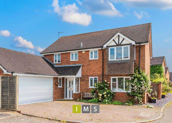 5 Bedroom Detached House For Sale In Spencer Gardens, Charndon, OX27