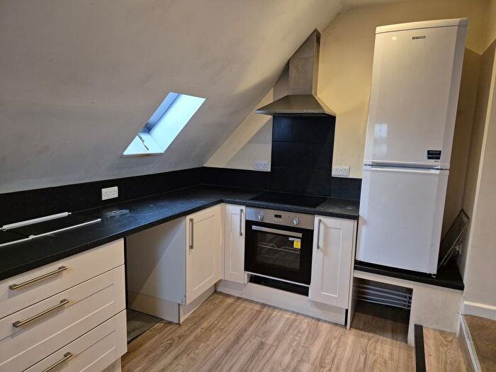 2 Bedroom Flat For Sale In Thatcham, Berkshire, RG19