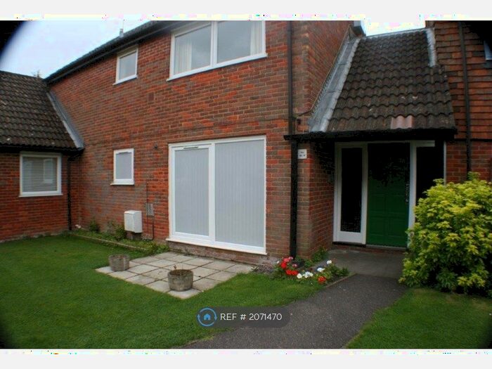 2 Bedroom Flat To Rent In Ashley Court, High Wycombe, HP10
