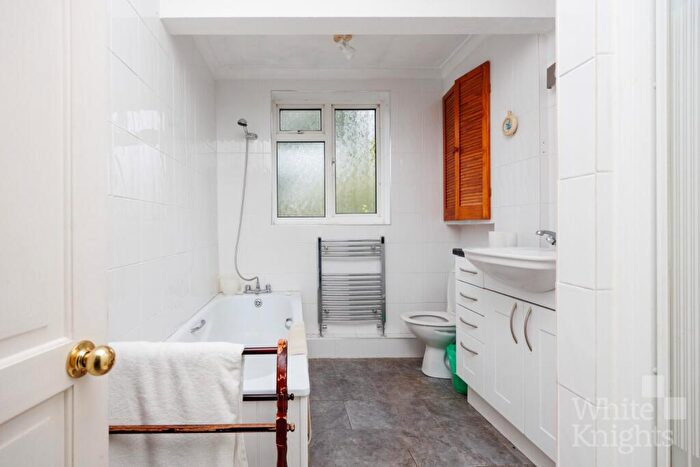 4 Bedroom Semi-Detached House For Sale In Wokingham Road, Earley, Reading, Berkshire, RG6
