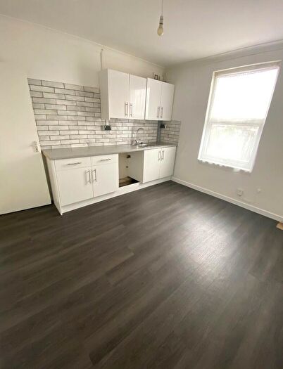 1 Bedroom Flat To Rent In Corporation Road, Cardiff(City), CF11