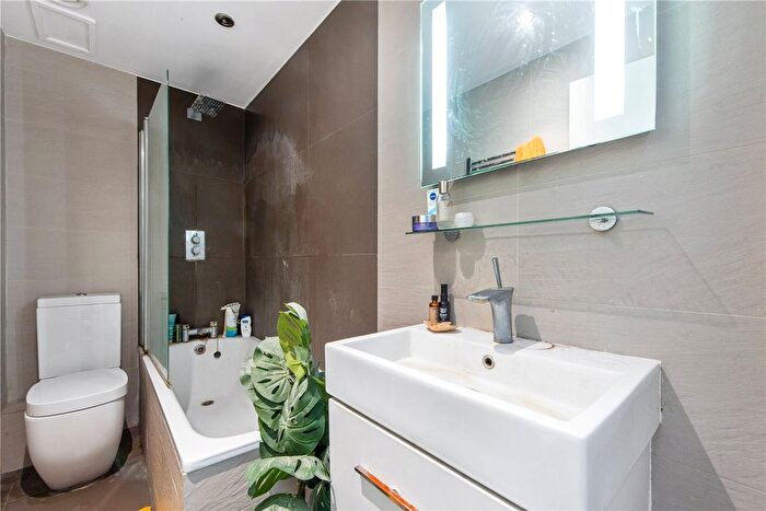 2 Bedroom Flat To Rent In Albion Road, London, N16