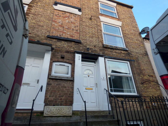 3 Bedroom Town House To Rent In High Street, Binbrook, LN8