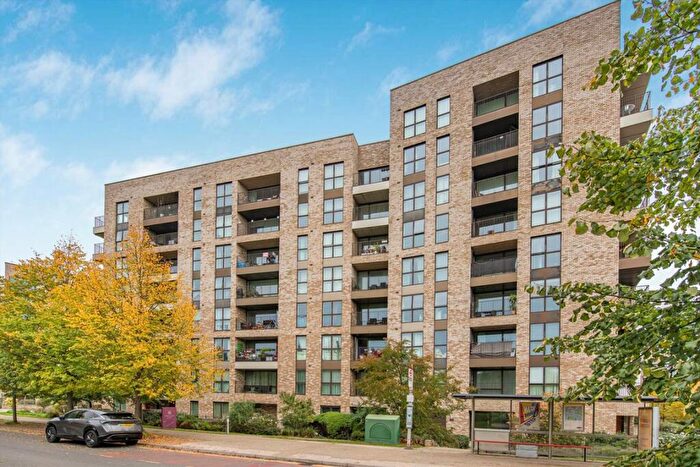 2 Bedroom Flat For Sale In Lakeside Drive, Acton, NW10