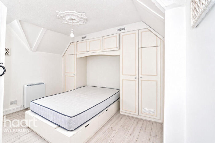 2 Bedroom Cottage To Rent In Oxford Road, Aylesbury, HP17