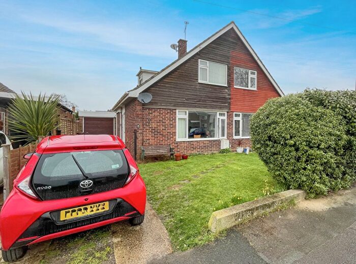 3 Bedroom Chalet For Sale In Field Way, Wivenhoe, Colchester, CO7