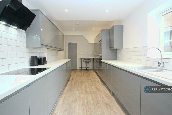 7 Bedroom Terraced House To Rent In Cleveland Road, Southsea, PO5