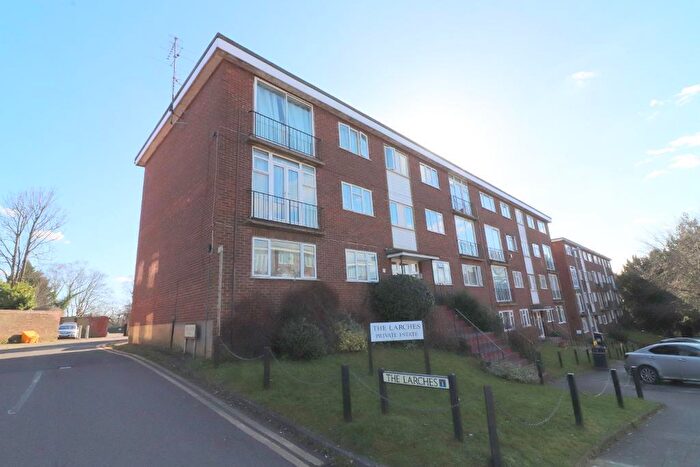 2 Bedroom Flat To Rent In The Larches, Luton, Bedfordshire, LU2