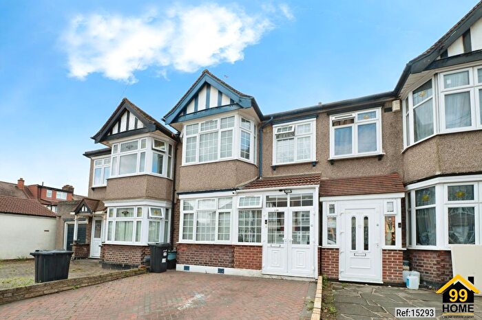 4 Bedroom Terraced House To Rent In Primrose Avenue, Romford, United Kingdom, RM6