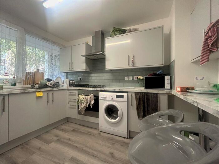 4 Bedroom Property To Rent In Bemerton Estate, London, London, N1