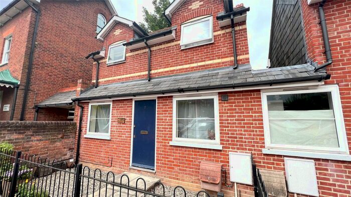 2 Bedroom Terraced House To Rent In Argyle Street, Reading, Berkshire, RG1