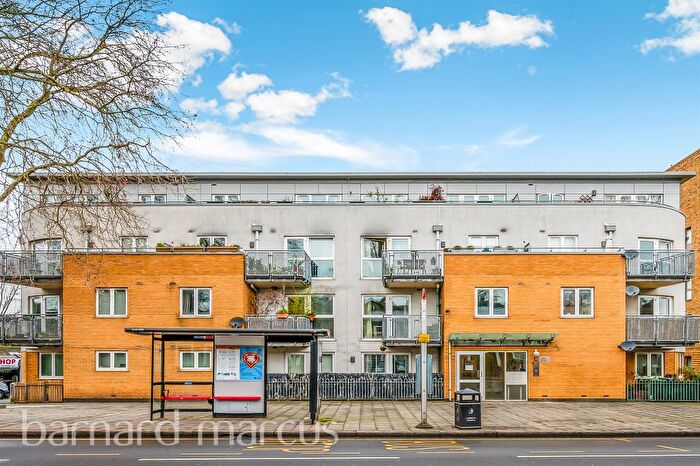 2 Bedroom Flat For Sale In Wandsworth Road, London, SW8