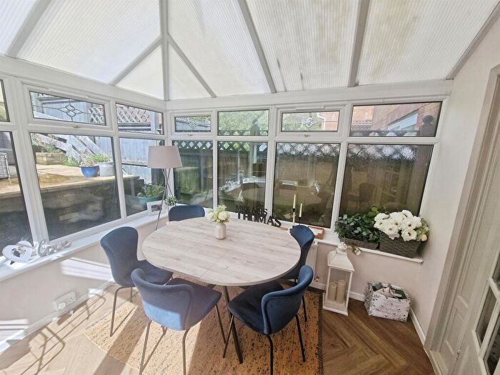 3 Bedroom Detached House For Sale In Elm Wood Drive, Tonyrefail, Porth, CF39