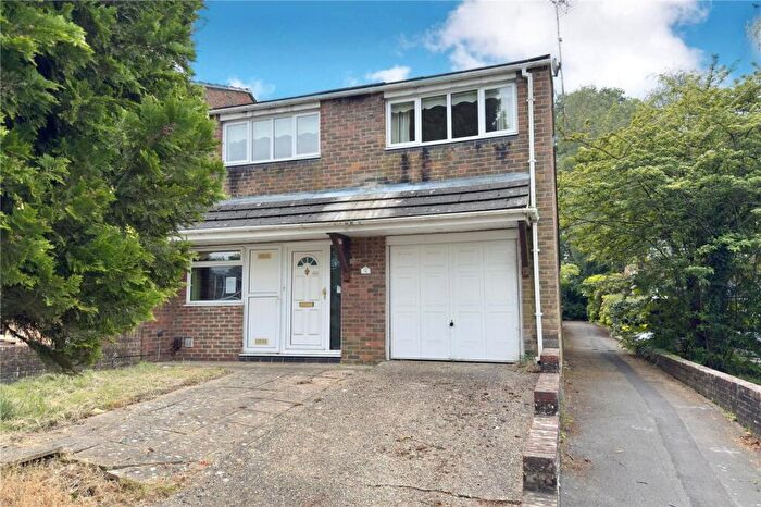 2 Bedroom End Of Terrace House For Sale In Lingwood, Bracknell, Berkshire, RG12
