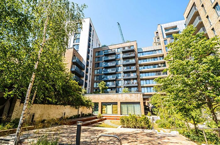 2 Bedroom Flat For Sale In Ascot House, Mill Mead, Staines, TW18
