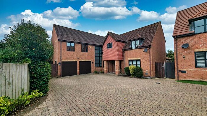 5 Bedroom Detached House To Rent In Hugh Parke Close, Loughton, MK5