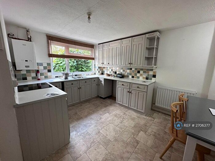 4 Bedroom Semi Detached House To Rent In Mount Pleasant, Farnham, GU9