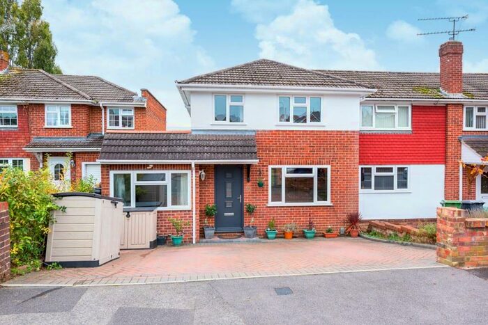 4 Bedroom Semi-Detached House To Rent In Tilling Close, Tilehurst, Reading, RG31
