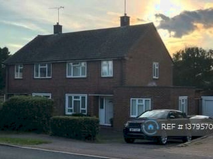 3 Bedroom Semi-Detached House To Rent In Bluebridge Road, Brookmans Park, Hatfield, AL9