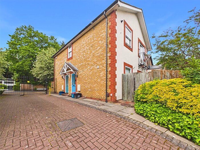 2 Bedroom Flat To Rent In Jordans Mews, Twickenham, TW2
