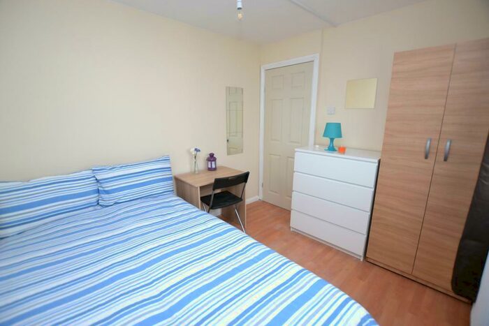 4 Bedroom Maisonette To Rent In Merchant Street, London, E3