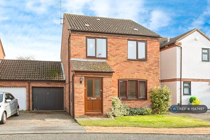 3 Bedroom Semi-Detached House To Rent In Salisbury Grove, Giffard Park, Milton Keynes, MK14