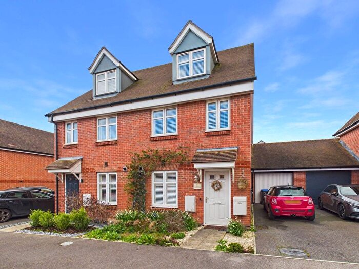 3 Bedroom Semi Detached House For Sale In Lupin Spinney, Worthing, BN13