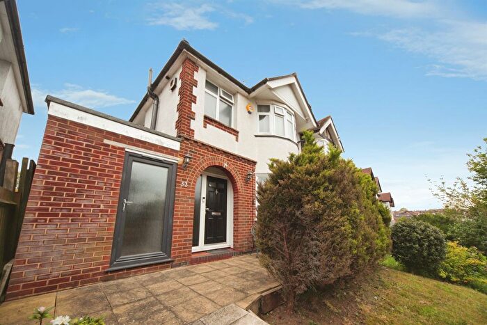 3 Bedroom Semi Detached House For Sale In Walcot Avenue, Luton, LU2