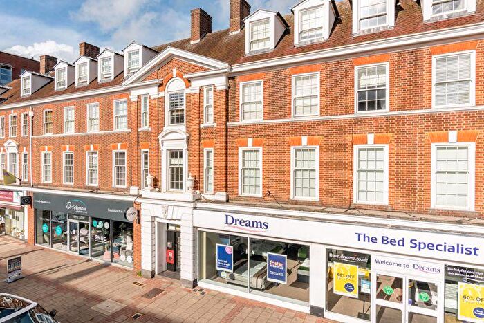 1 Bedroom Flat For Sale In New Zealand Avenue, Walton-On-Thames, KT12