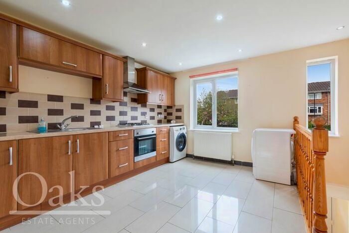 2 Bedroom Flat To Rent In Granville Close, Croydon, CR0