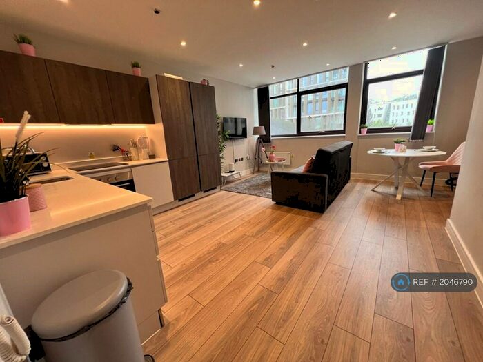 Studio To Rent In College Road, Harrow, HA1