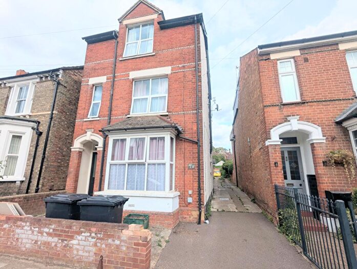 1 Bedroom Apartment To Rent In Fosterhill Road, Bedford, MK40