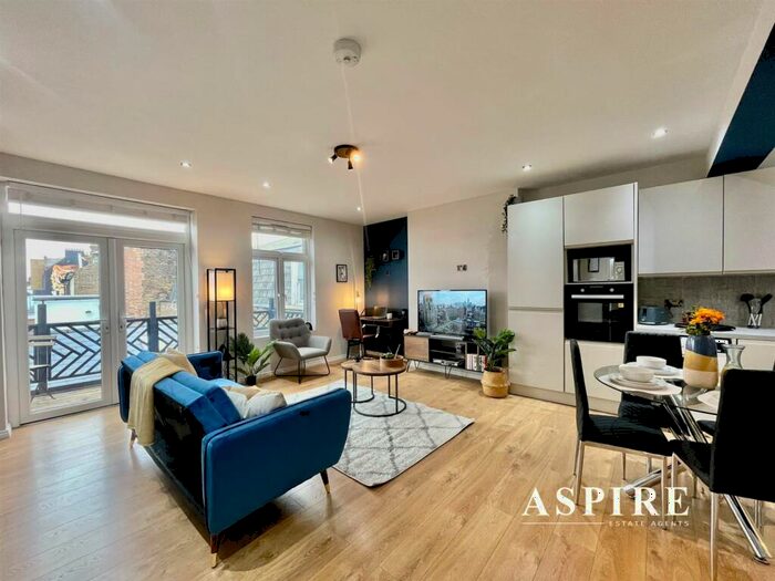 2 Bedroom Apartment For Sale In High Street, Southend-On-Sea, SS1