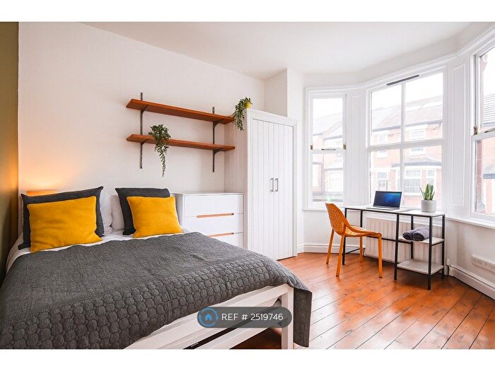 6 Bedroom Terraced House To Rent In Cycle Road, Nottingham, NG7