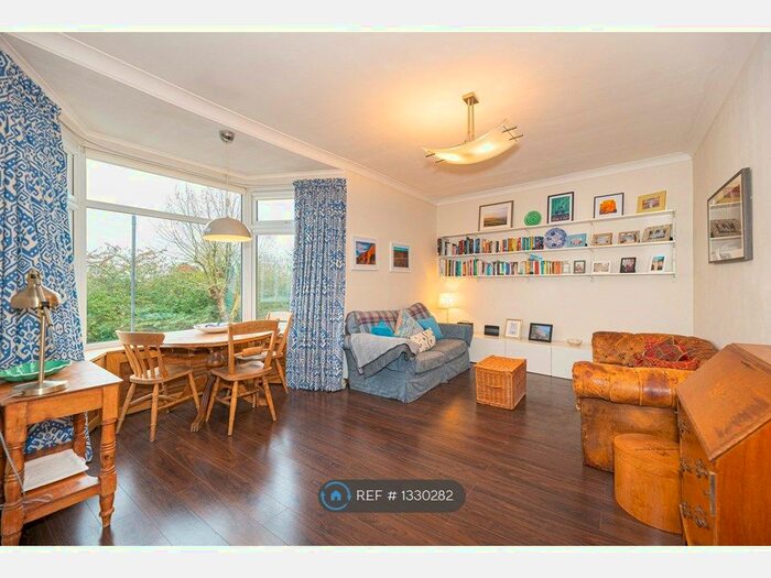 2 Bedroom Flat To Rent In Strathearn Road, London, SW19