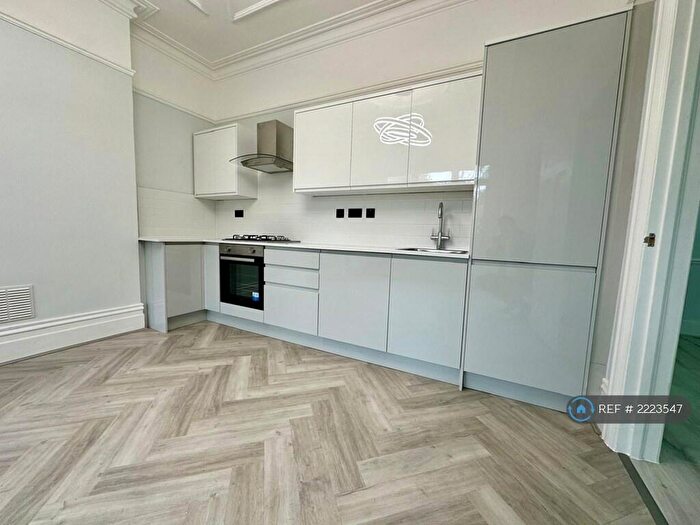 2 Bedroom Flat To Rent In Holdenhurst Avenue, London, N12