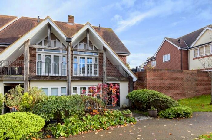 4 Bedroom Semi-Detached House To Rent In Saxon Way, Guildford, GU1