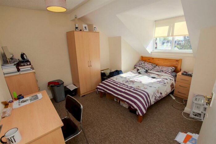 8 Bedroom House To Rent In Raddlebarn Road, Birmingham, B29