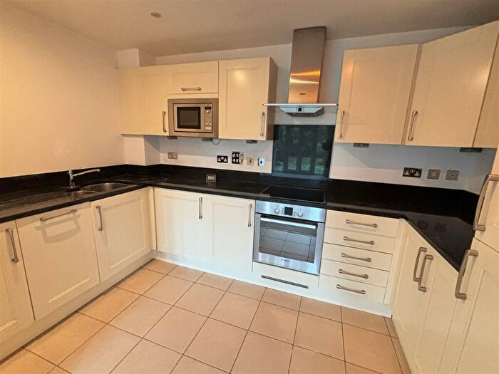 2 Bedroom Apartment For Sale In Tudor Court, London Road, Windlesham, GU20