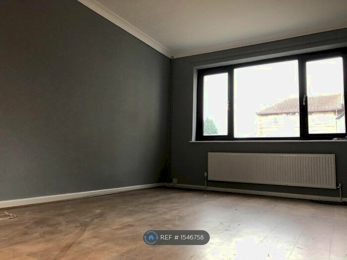 3 Bedroom Semi-Detached House To Rent In Markham Square, Edlington, Doncaster, DN12