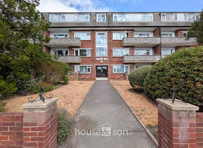 2 Bedroom Flat To Rent In Laburnum House, Redhill Drive, Bournemouth, BH10
