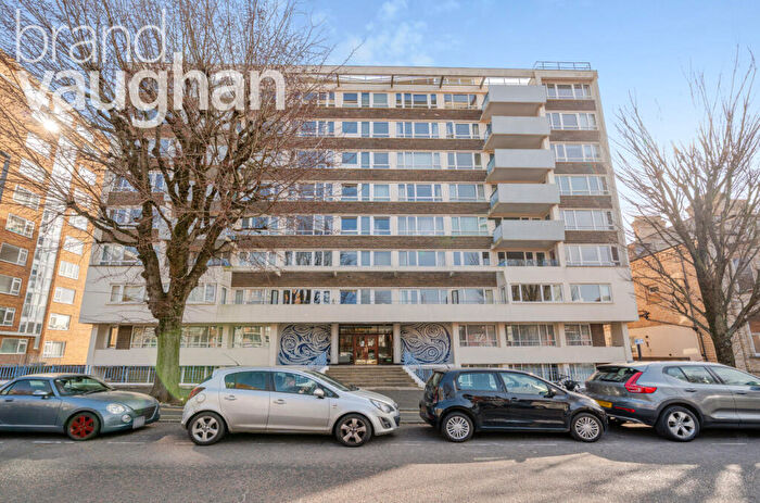 1 Bedroom Flat To Rent In Bowen Court -, The Drive, Hove, BN3