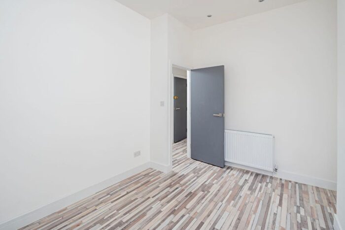 2 Bedroom Flat To Rent In Shrewsbury Road, London, E7