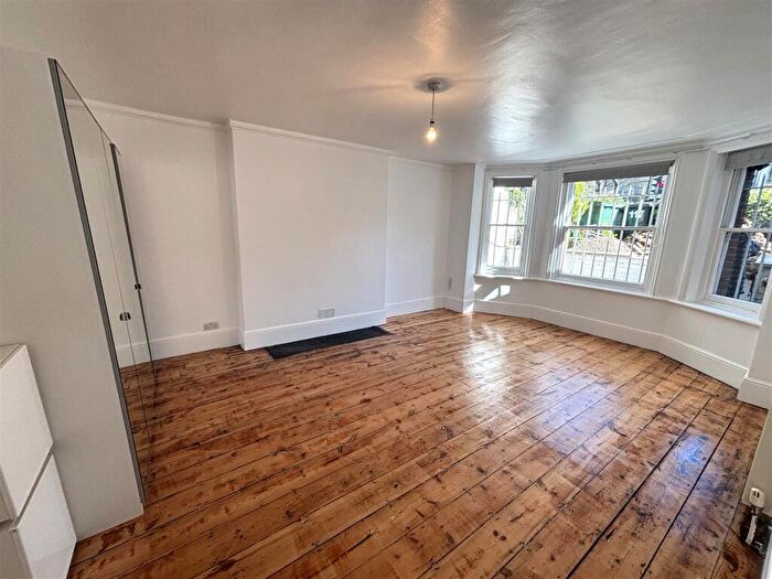 2 Bedroom Flat To Rent In West End Lane, West Hampstead, NW6