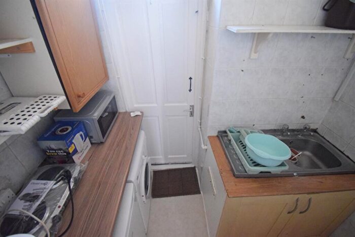 1 Bedroom Flat To Rent In Montgomery Street, Cardiff, CF24