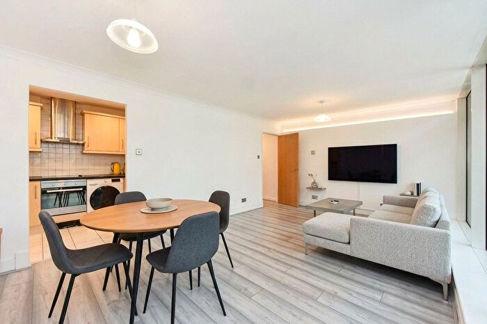 2 Bedroom Flat To Rent In Boardwalk Place, Canary Wharf, London, E14