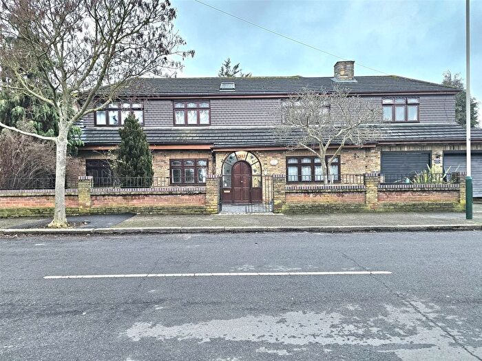 2 Bedroom Flat To Rent In Great Gardens, Hornchurch, RM11