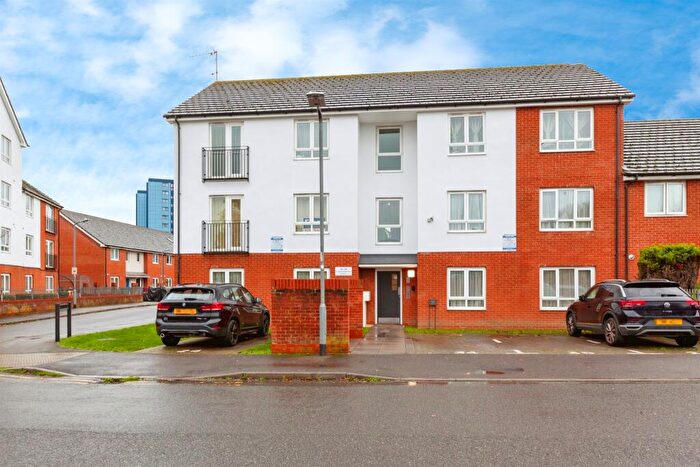 2 Bedroom Flat For Sale In Longwood Avenue, Slough, SL3